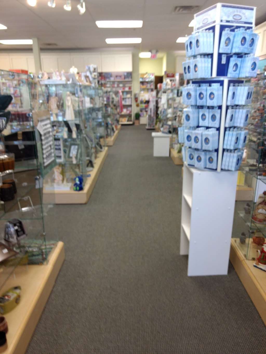 Lindas Hallmark Shop | Muskego Centre, W189s7793 Racine Ave, Muskego, WI 53150, USA | Phone: (262) 679-2019