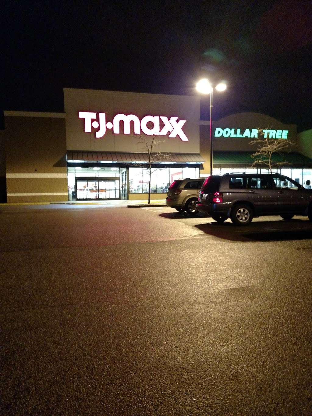 T.J. Maxx | 8571 S Howell Ave, Oak Creek, WI 53154, USA | Phone: (414) 762-3042