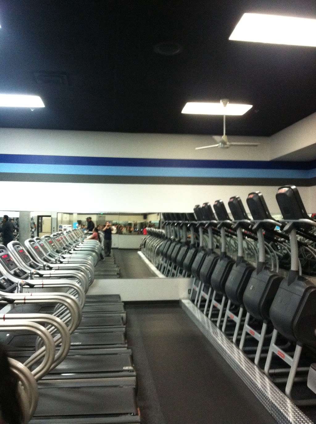 Crunch Fitness - Chino | 5420 E Philadelphia St, Chino, CA 91710, USA | Phone: (909) 287-3808