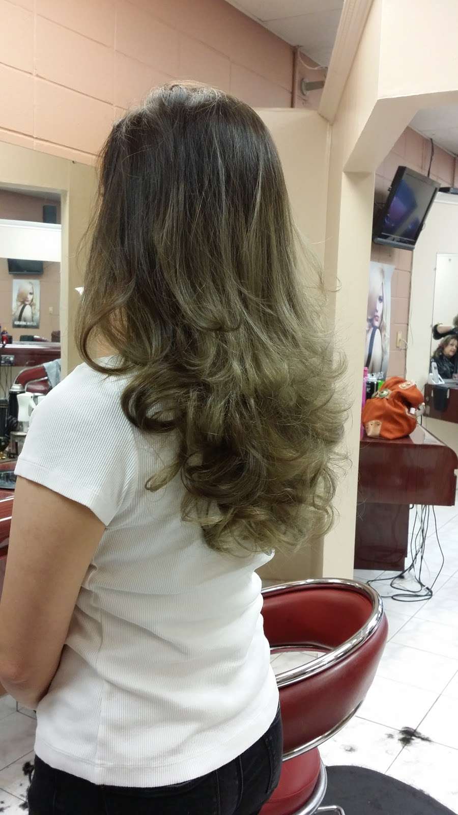 Magic Mirror Hair Salon | 2287, 601 W Lake St # E, Addison, IL 60101, USA | Phone: (630) 543-7161