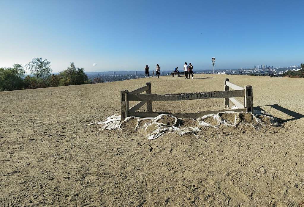 Runyon Canyon Park | 2000 N Fuller Ave, Los Angeles, CA 90046, USA | Phone: (818) 243-1145