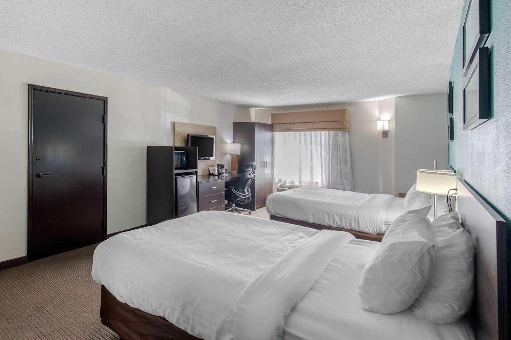 Clarion Inn & Suites Dfw North | 4770 Plaza Dr, Irving, TX 75063, USA | Phone: (972) 929-8888