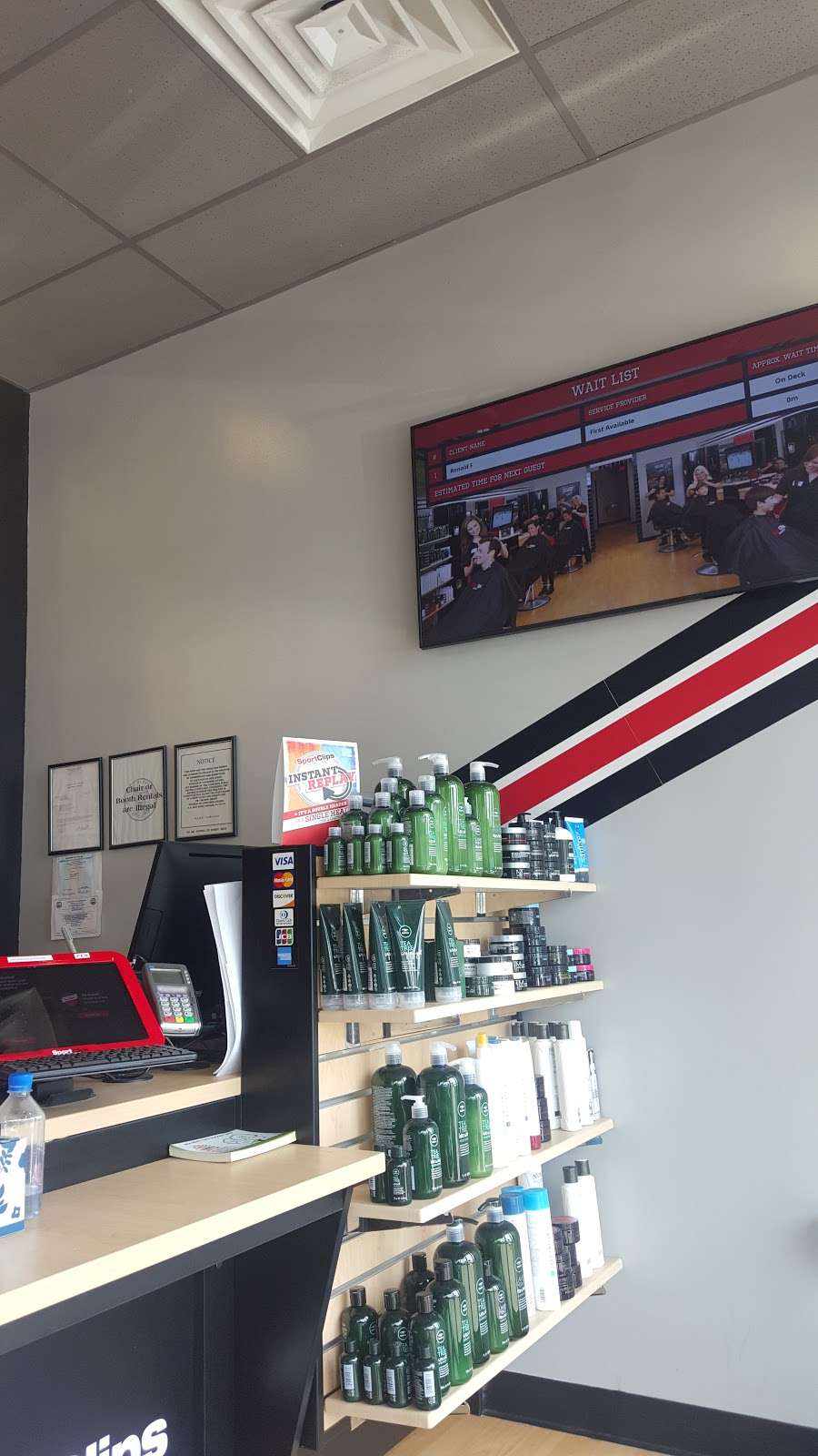 Sport Clips Haircuts of Edgewater Commons Mall | 445 River Rd, Edgewater, NJ 07020, USA | Phone: (201) 941-2887