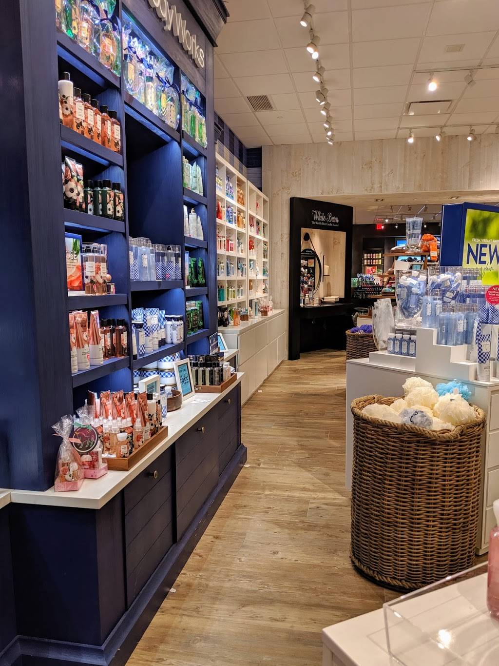 Bath & Body Works | 2950, I-20, Grand Prairie, TX 75052, USA | Phone: (972) 890-0670