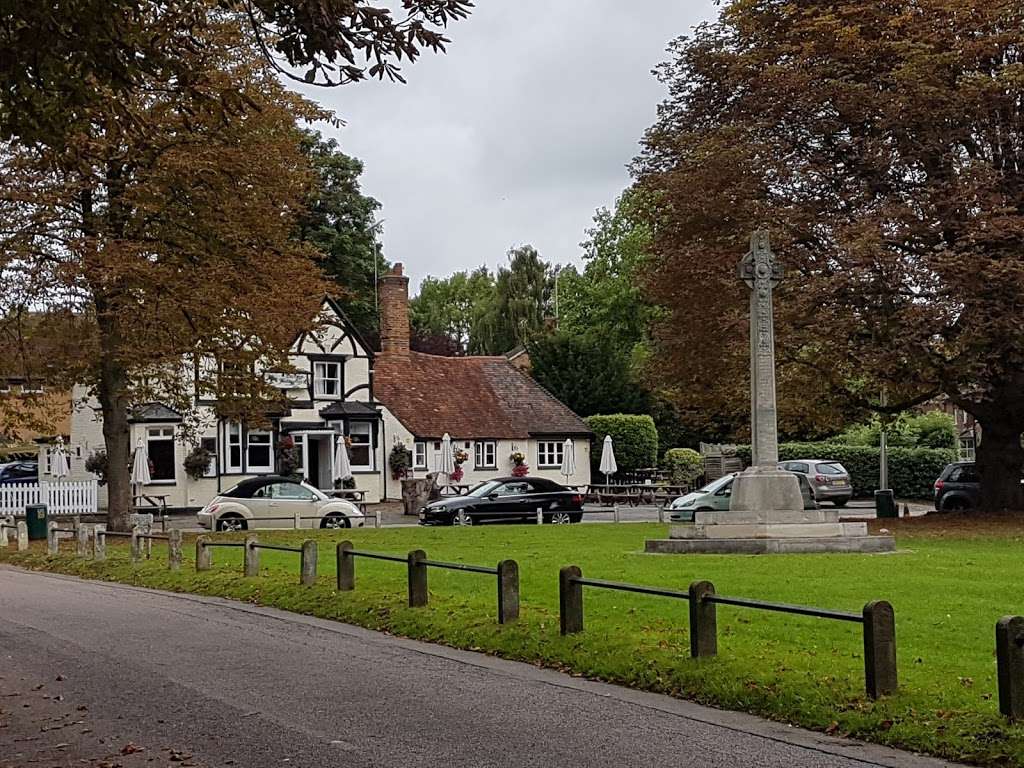 The Three Horseshoes | The Green, Radlett WD25 8ER, UK | Phone: 01923 856084