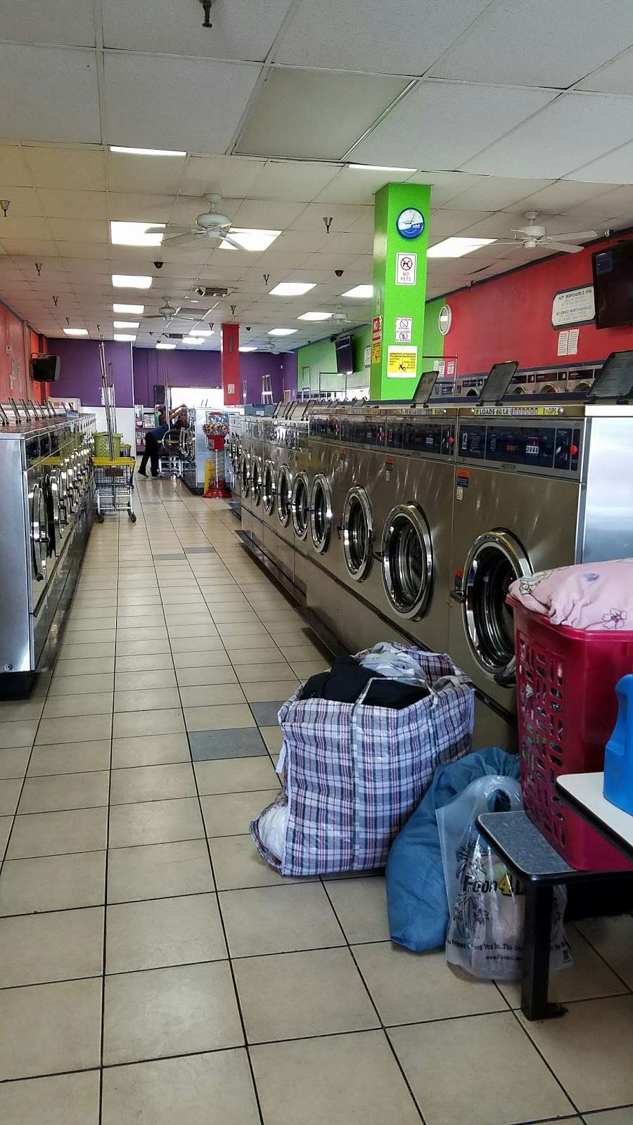 Coinless Laundry | 2102 E Highland Ave, San Bernardino, CA 92404, USA | Phone: (909) 864-4730