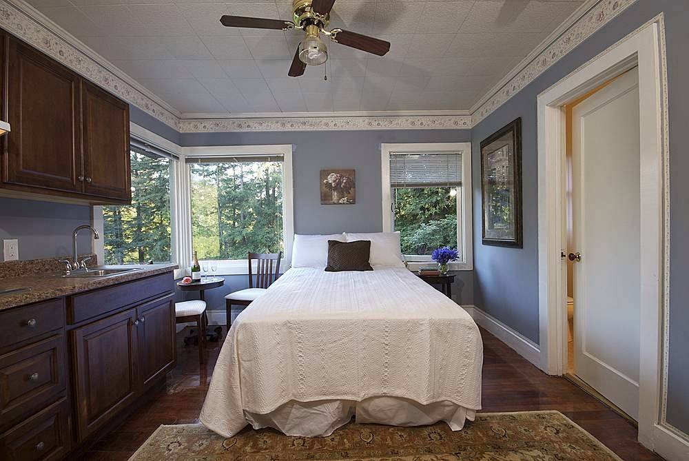 Guerneville Lodge | 15905 River Rd, Guerneville, CA 95446, USA | Phone: (707) 869-0102