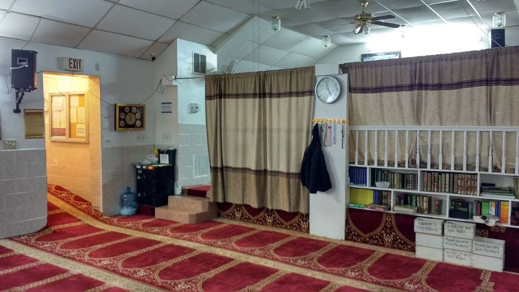 Baitul Mukarram Masjid | 5410, 2116 S Nelson St, Arlington, VA 22204, USA | Phone: (703) 778-1550