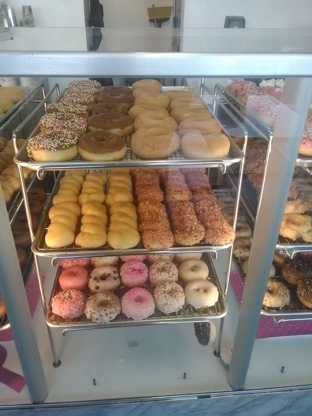 Ms. Anns Donuts & Cafe | 100 E Century Blvd #4710, Los Angeles, CA 90003, USA | Phone: (323) 696-9499