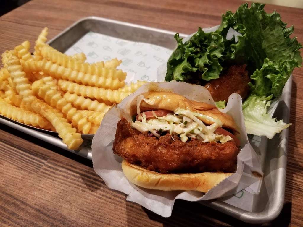 Shake Shack | 120 Promenade Way Suite A, Thousand Oaks, CA 91362, USA | Phone: (805) 309-5941