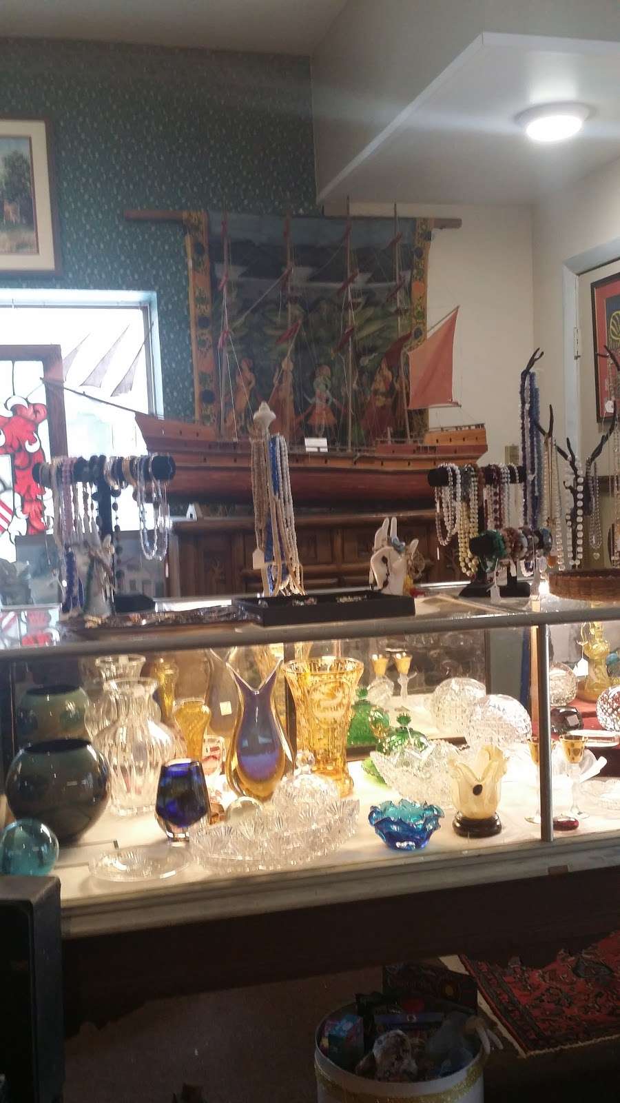 Dorchester House Antiques | 210 Welwood Ave, Hawley, PA 18428, USA | Phone: (570) 226-2838