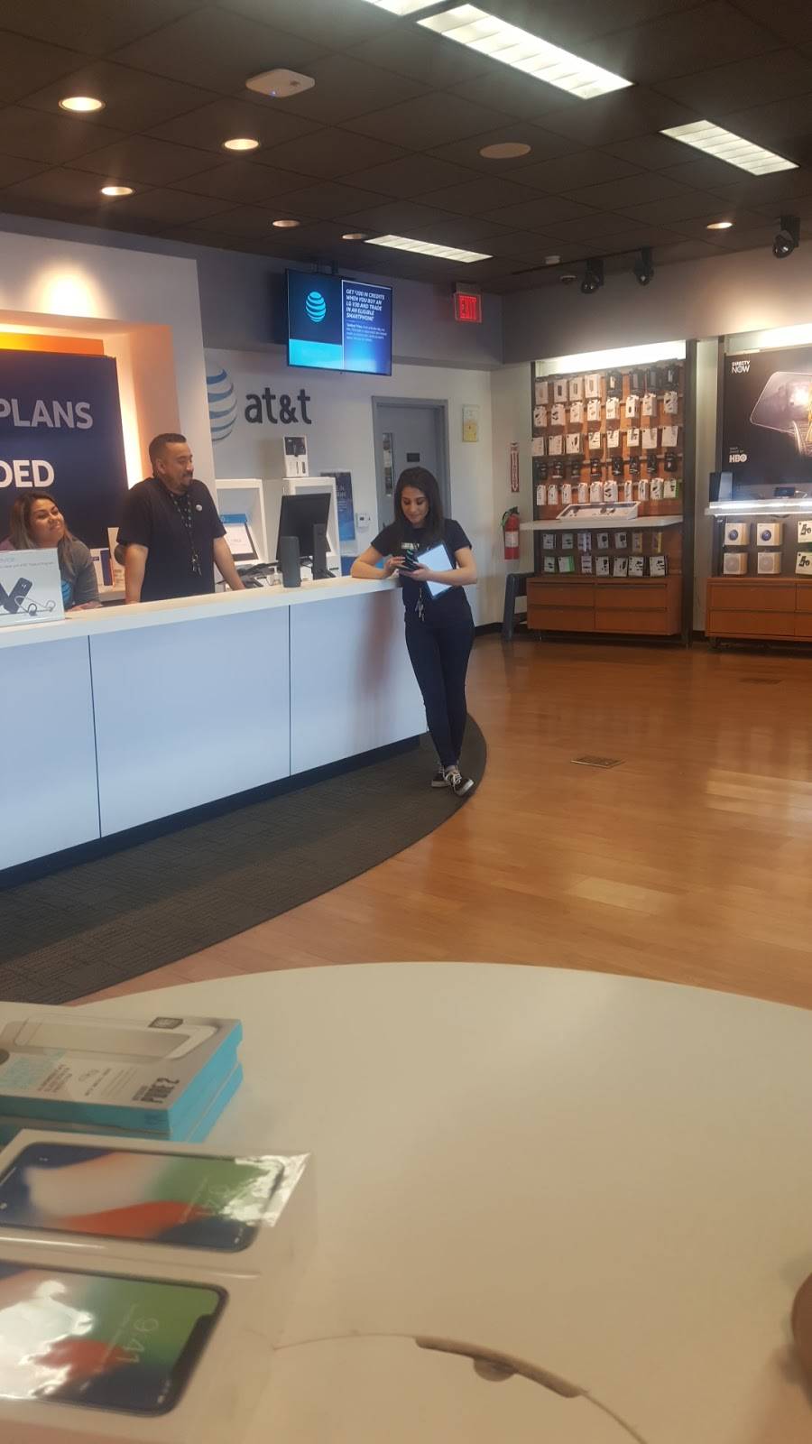 AT&T Store | 3839 W 1st St Suite B-4, Santa Ana, CA 92703, USA | Phone: (714) 265-4088