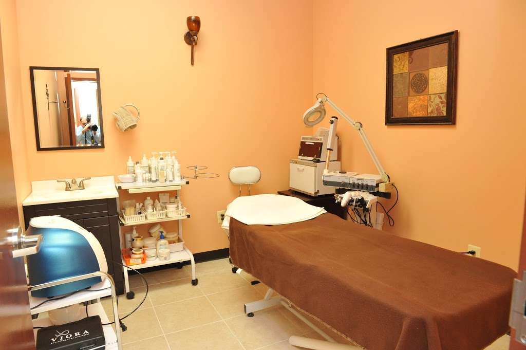 New Look Medi Spa & Threading - Herndon | 1020 Elden St #102, Herndon, VA 20170, USA | Phone: (703) 435-2448