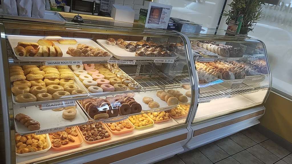 Hole In One Donuts | 2076 E Edgewood Dr, Lakeland, FL 33803, USA | Phone: (863) 665-8385