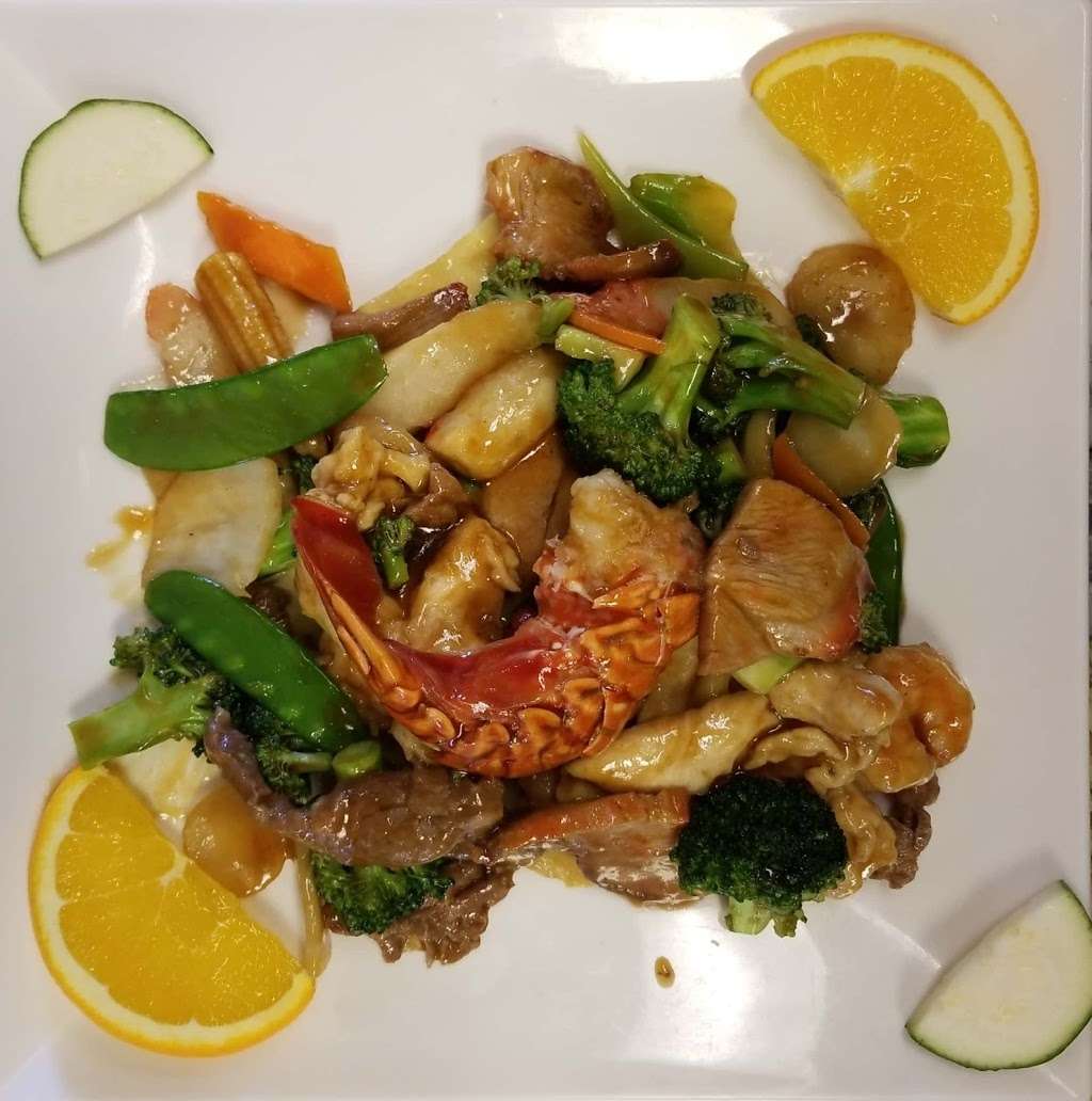 East Wok | 2002 FL-19, Tavares, FL 32778, USA | Phone: (352) 742-9010