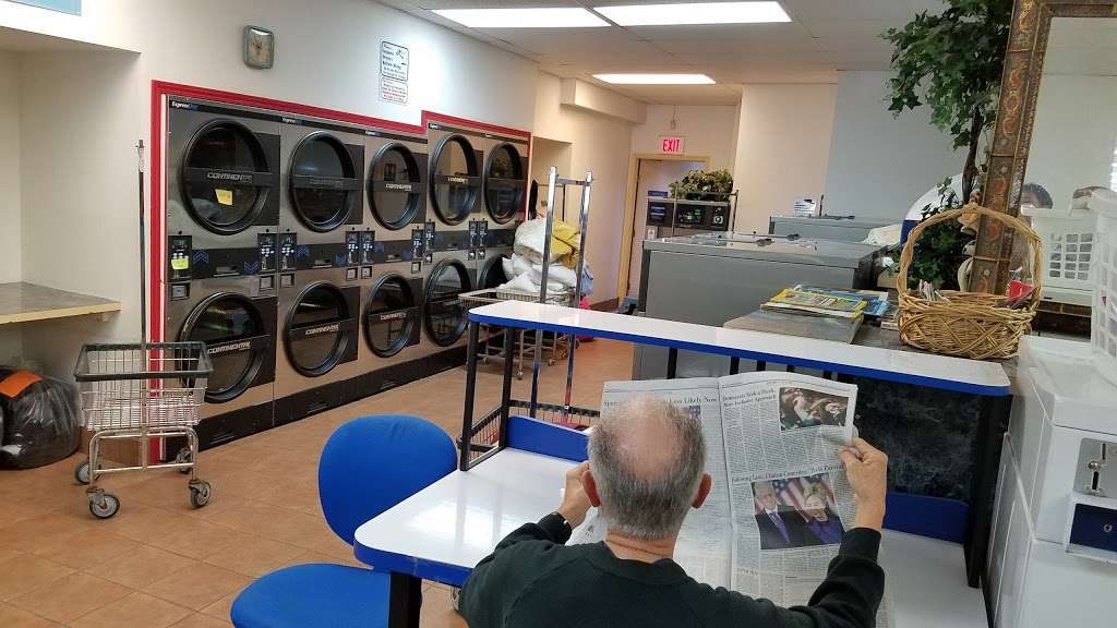 Eastgate Laundromat | 837 S Westmore-Meyers Rd, Lombard, IL 60148, USA | Phone: (630) 953-1220