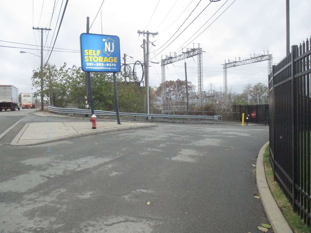 NJ Self Storage | 2425 Tonnelle Ave, North Bergen, NJ 07047, USA | Phone: (201) 392-9270