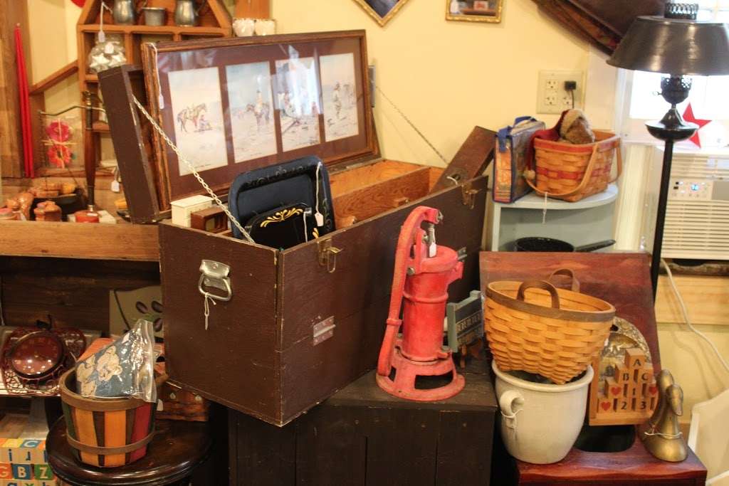 A Find in Time Antiques & Collectibles | 17 W Main St, Strasburg, PA 17579, USA | Phone: (610) 724-0147