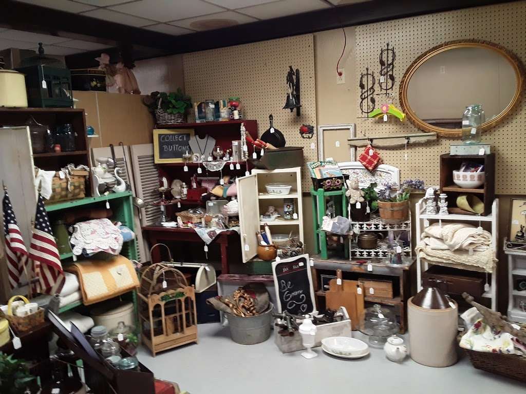 Glass Cupboard Antique Mall | 115 E Main St, Knightstown, IN 46148, USA | Phone: (765) 345-7572