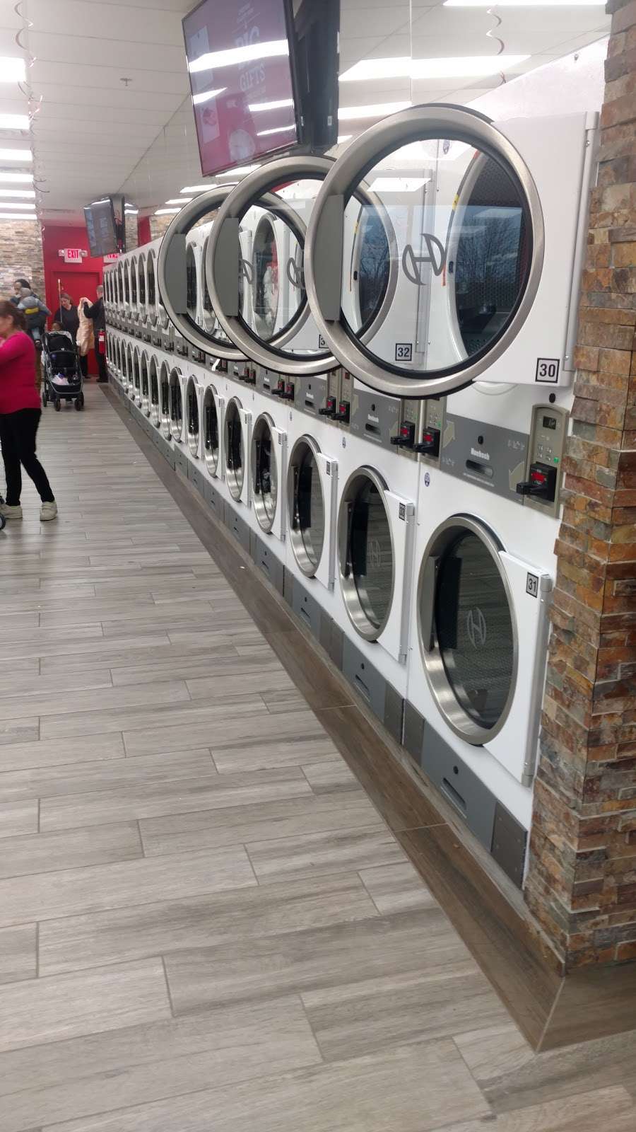 Lodi Family Laundry | 449 Main St, Lodi, NJ 07644, USA | Phone: (973) 928-4474