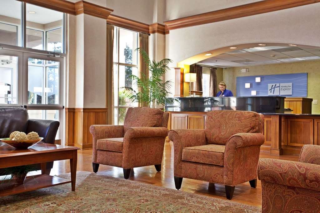 Holiday Inn Express & Suites Conover (Hickory Area) | 104 10th St NW, Conover, NC 28613, USA | Phone: (828) 465-7070