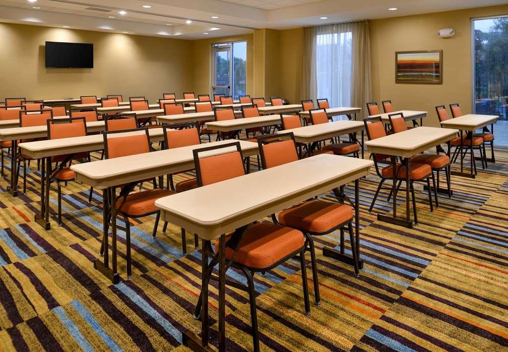 Fairfield Inn & Suites by Marriott Orlando East/UCF Area | 3420 Lake Lynda Dr, Orlando, FL 32817, USA | Phone: (407) 270-6480