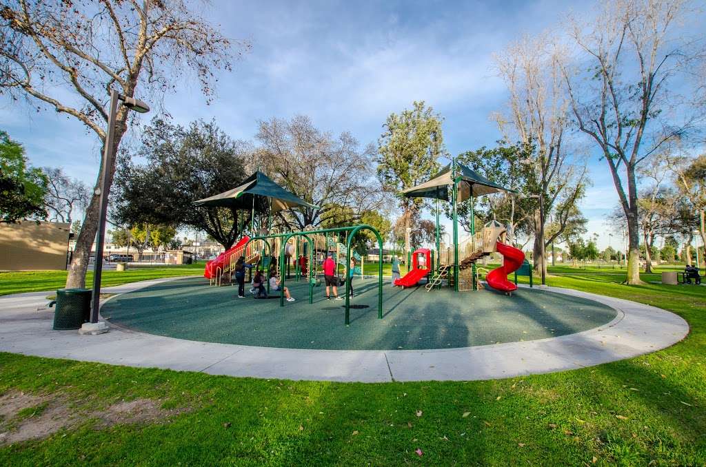 Little Lake Park | 10900 Pioneer Blvd, Santa Fe Springs, CA 90670, USA | Phone: (562) 941-9585