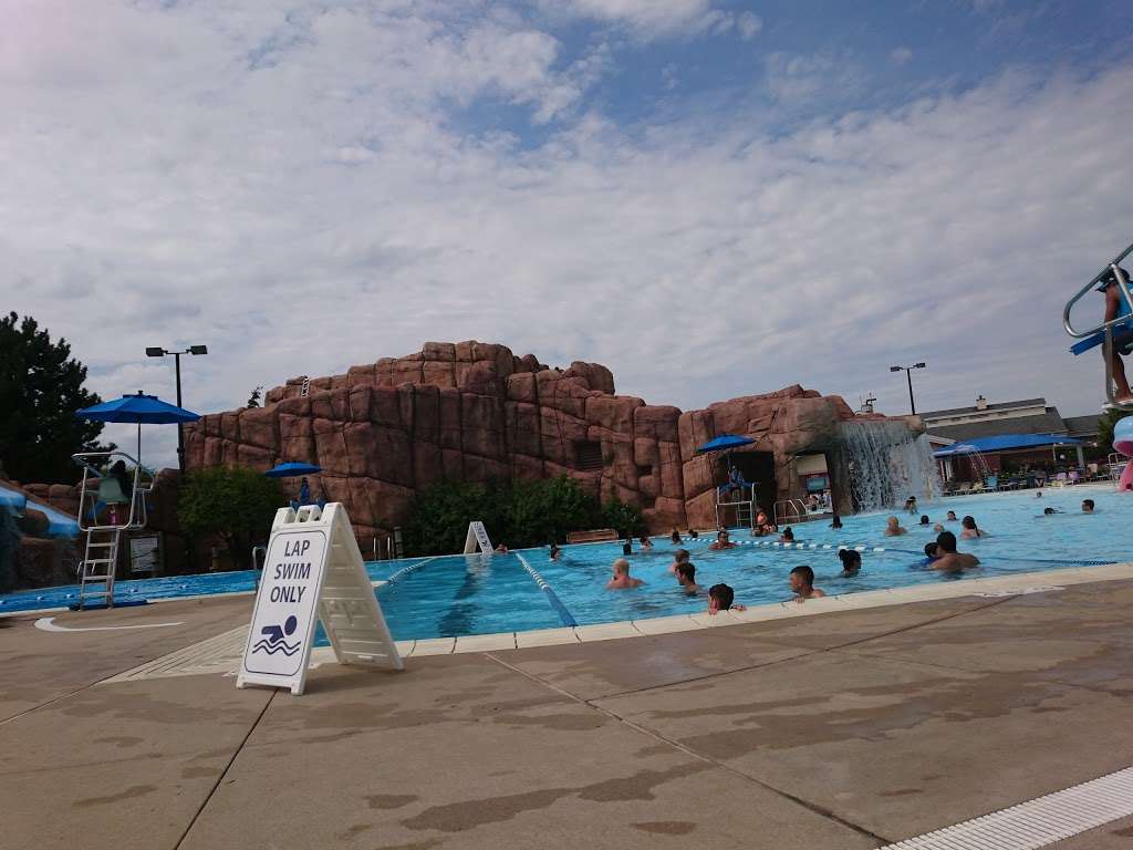 Family Aquatic Center at Heritage Park | 105 Community Blvd, Wheeling, IL 60090, USA | Phone: (847) 465-3333