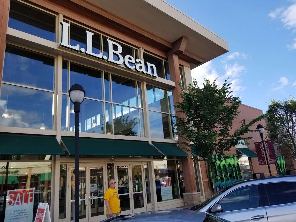 L.L. Bean | 3301 Center Valley Pkwy, Center Valley, PA 18034, USA | Phone: (610) 798-4400