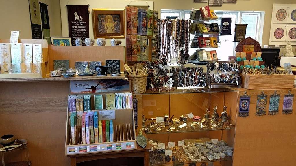 Quest Book Shop | 306 Geneva Rd, Wheaton, IL 60187, USA | Phone: (630) 665-0123