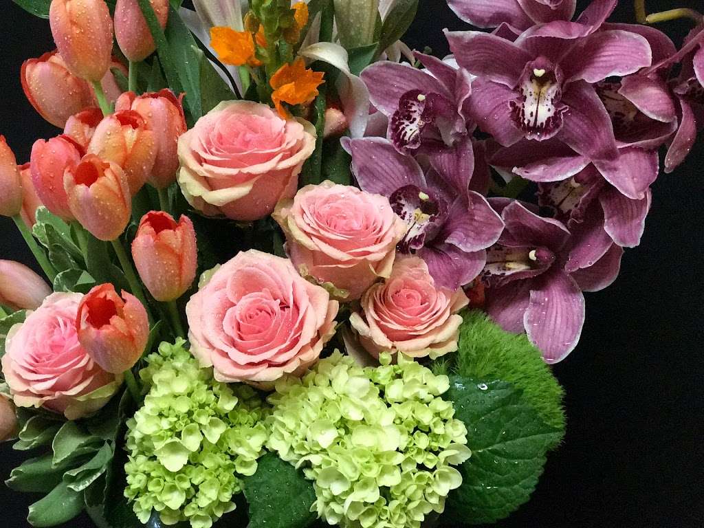 Marivels Florist & Gifts, LLC | 409 Mercer St, Hightstown, NJ 08520, USA | Phone: (609) 448-3636