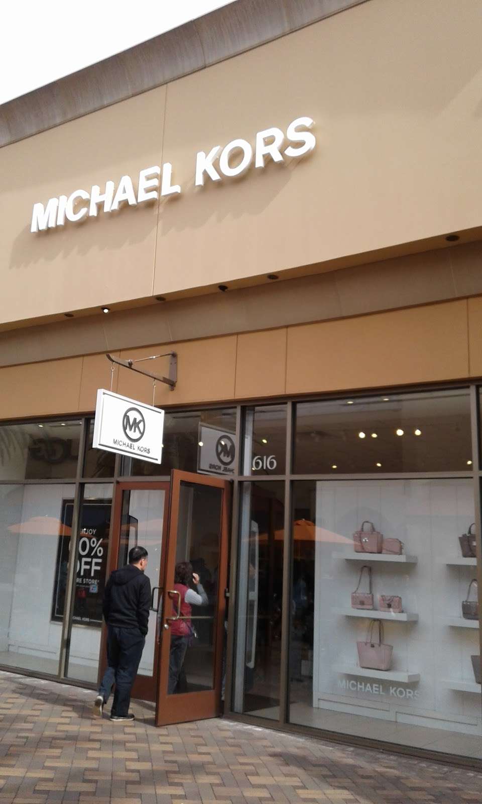 Michael Kors Outlet | 100 Citadel Dr #456, Commerce, CA 90040, USA | Phone: (323) 728-4900