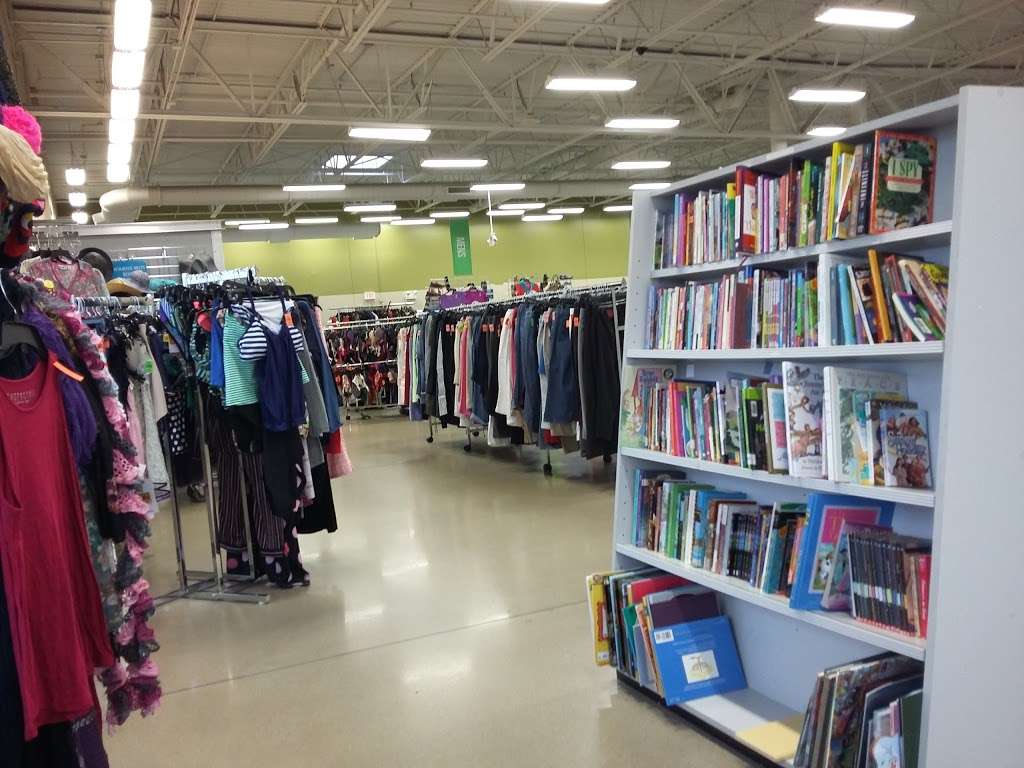 Goodwill Store & Donation Center | 481 West Countryside Parkway, Yorkville, IL 60560, USA | Phone: (630) 553-6969