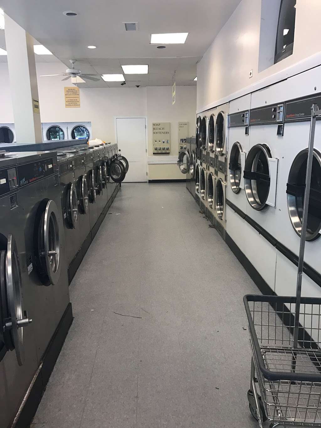 Little River Coin Laundry | 7879 Heritage Dr, Annandale, VA 22003, USA | Phone: (703) 658-4006