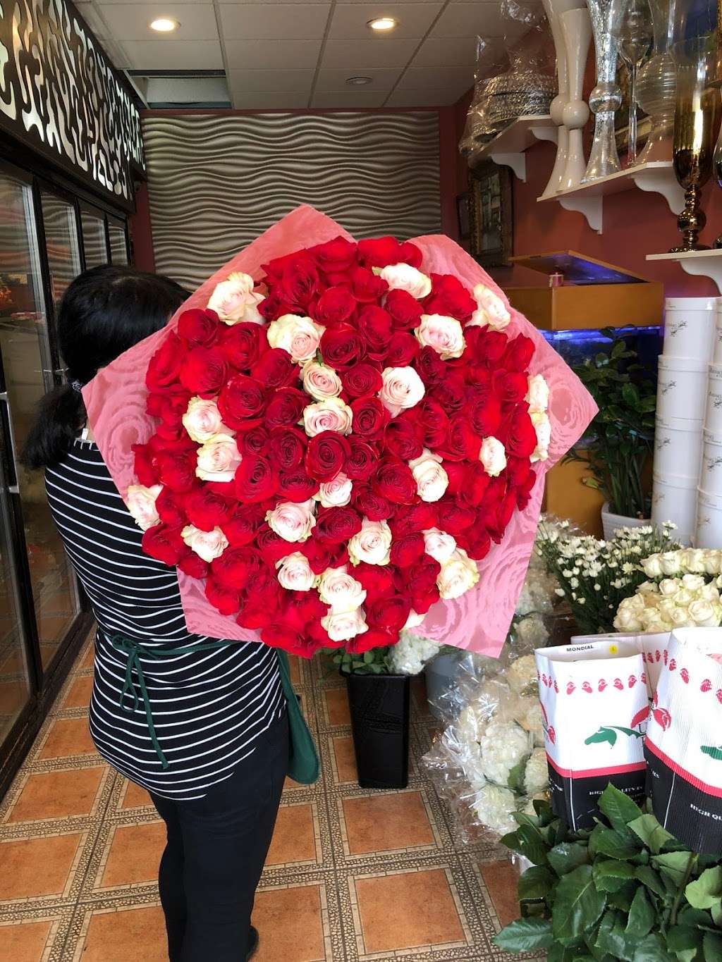 Mariams Flowers | 13320 Vanowen St, Van Nuys, CA 91405, USA | Phone: (818) 503-3000