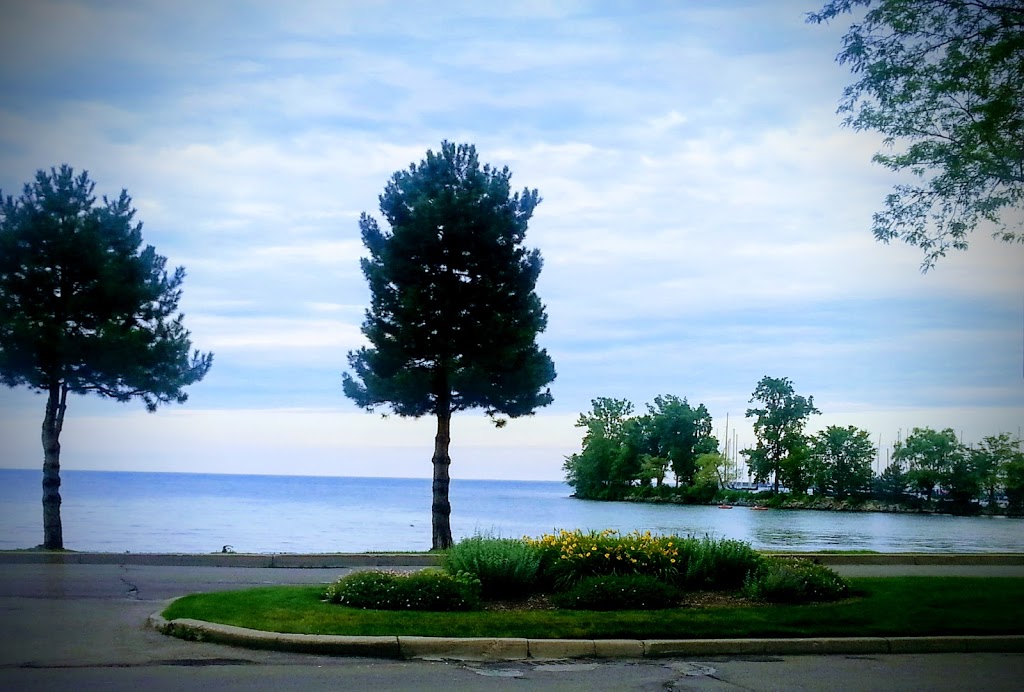 Pier Park | 350 Lake Shore Rd, Grosse Pointe Farms, MI 48236, USA | Phone: (313) 343-2405