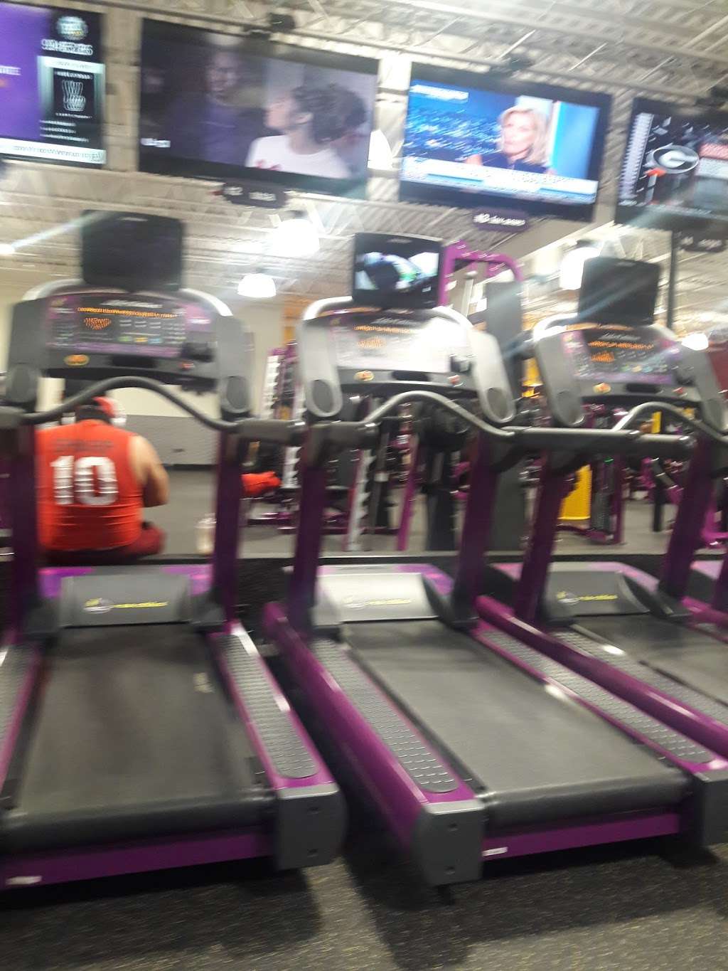 Planet Fitness | 525 W Lake St, Addison, IL 60101, USA | Phone: (331) 979-7169