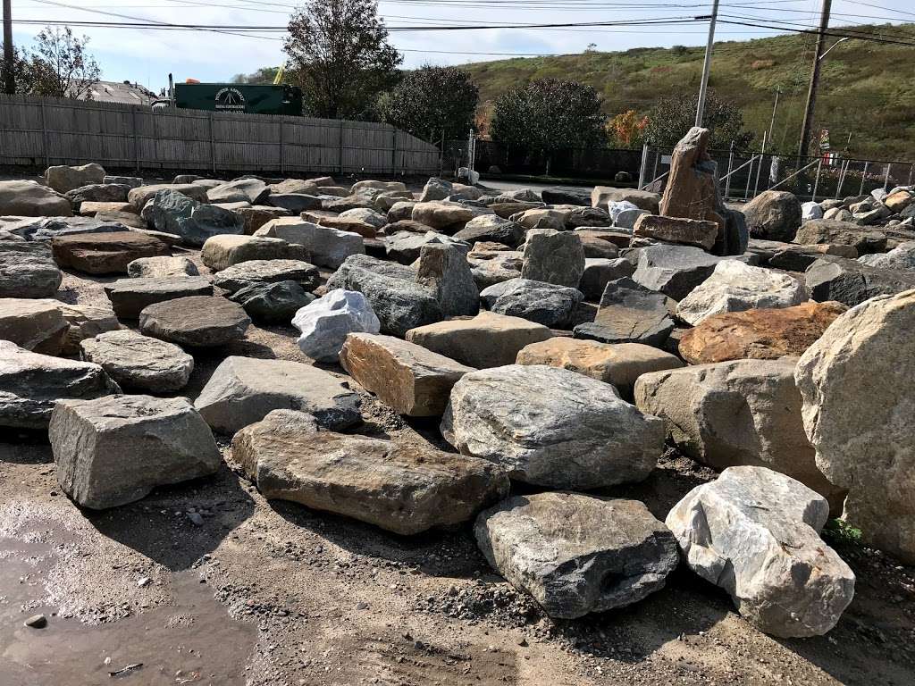 Boulders Rock Long Island, Retaining Walls Suffolk Nassau NY | 2 Old Northport Rd, Kings Park, NY 11754, USA | Phone: (631) 544-1038