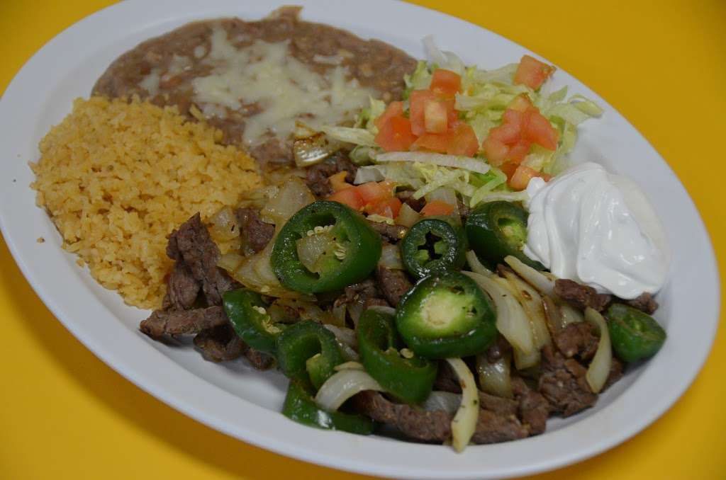 Super Burrito Aguascalientes | 18 S Locust St, Manteno, IL 60950, USA | Phone: (815) 468-2010