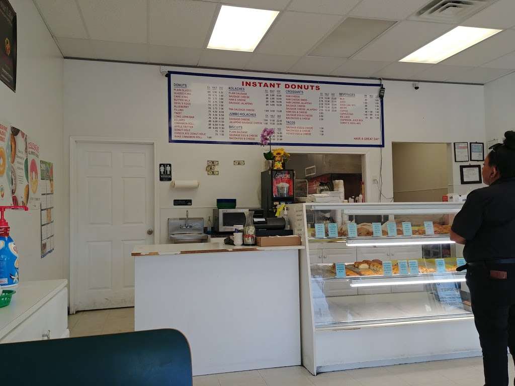 Instant Donuts | 15171 Judson Rd, San Antonio, TX 78247, USA | Phone: (210) 646-8070