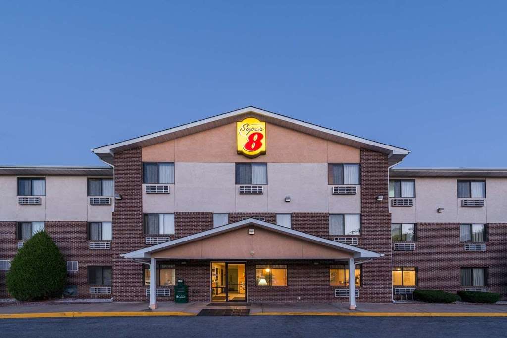 Super 8 by Wyndham Front Royal | 111 South St, Front Royal, VA 22630, USA | Phone: (540) 636-4888