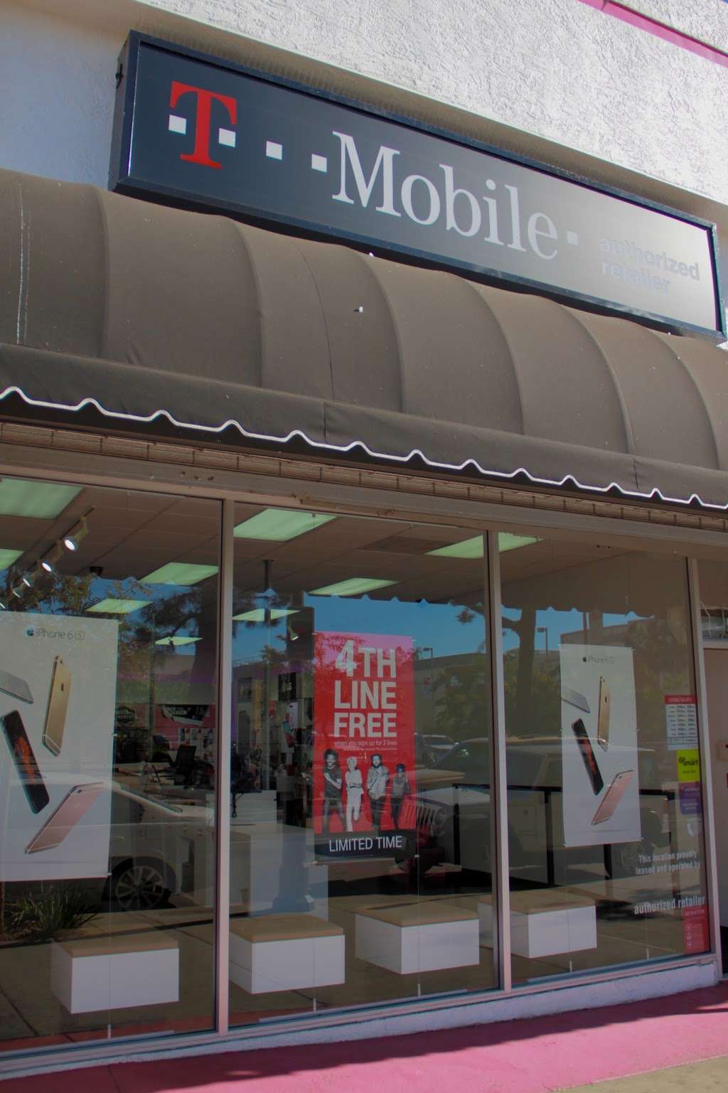 T-Mobile | 908 N Vermont Ave, Los Angeles, CA 90029, USA | Phone: (323) 664-3300