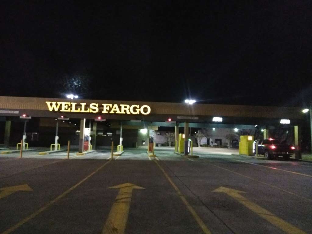 Wells Fargo Drive-Up Bank | 12894 North Fwy, Houston, TX 77060, USA | Phone: (281) 872-1200