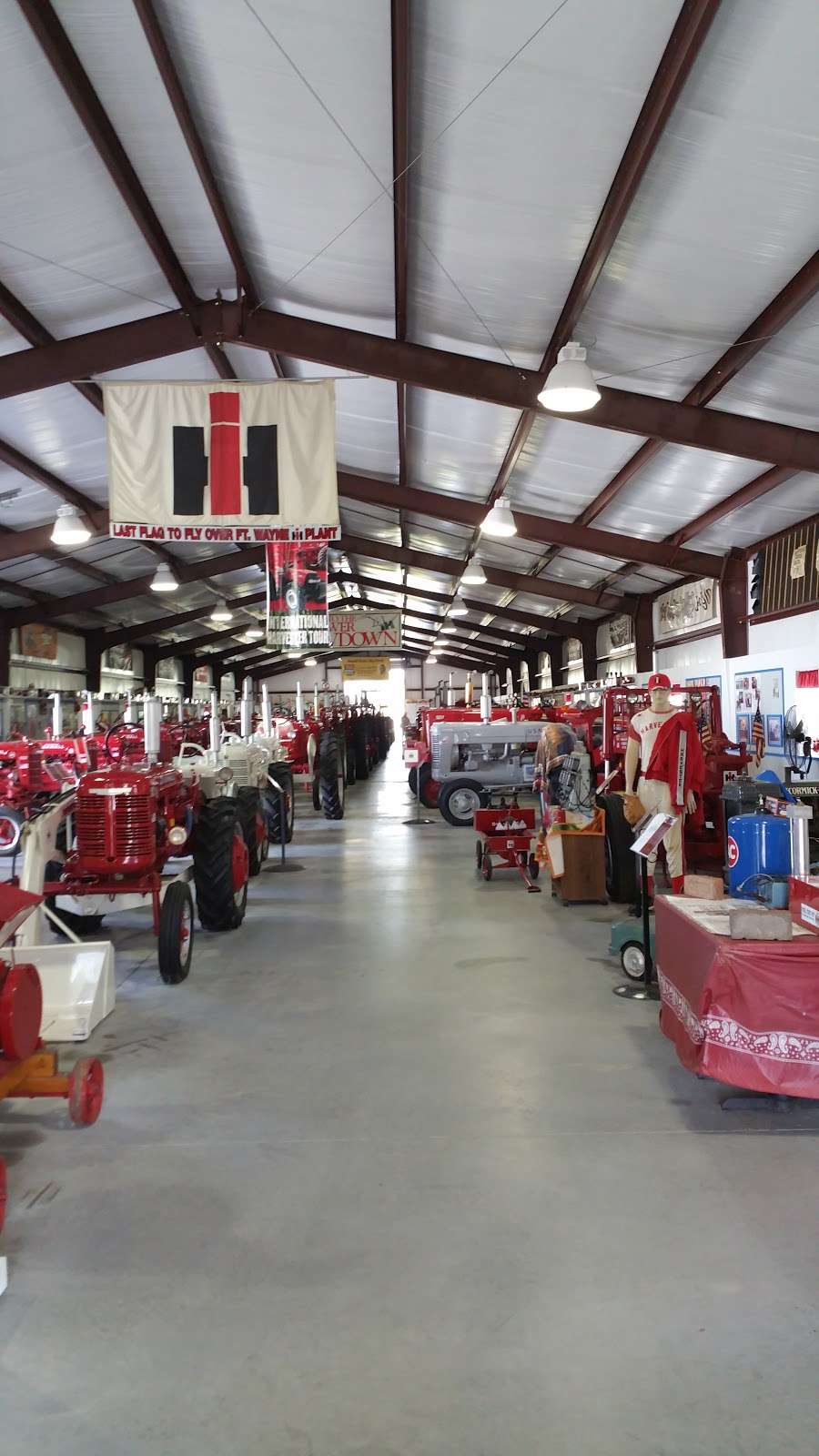 Paquettes Historical Farmall Museum | 615 S Whitney Rd, Leesburg, FL 34748, USA | Phone: (352) 728-3588