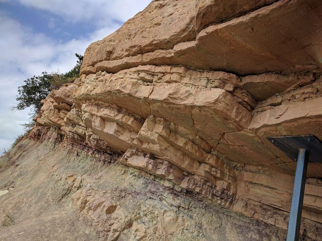 Dinosaur Ridge Discovery Center | 17681 W Alameda Pkwy, Golden, CO 80401, USA | Phone: (720) 407-8280