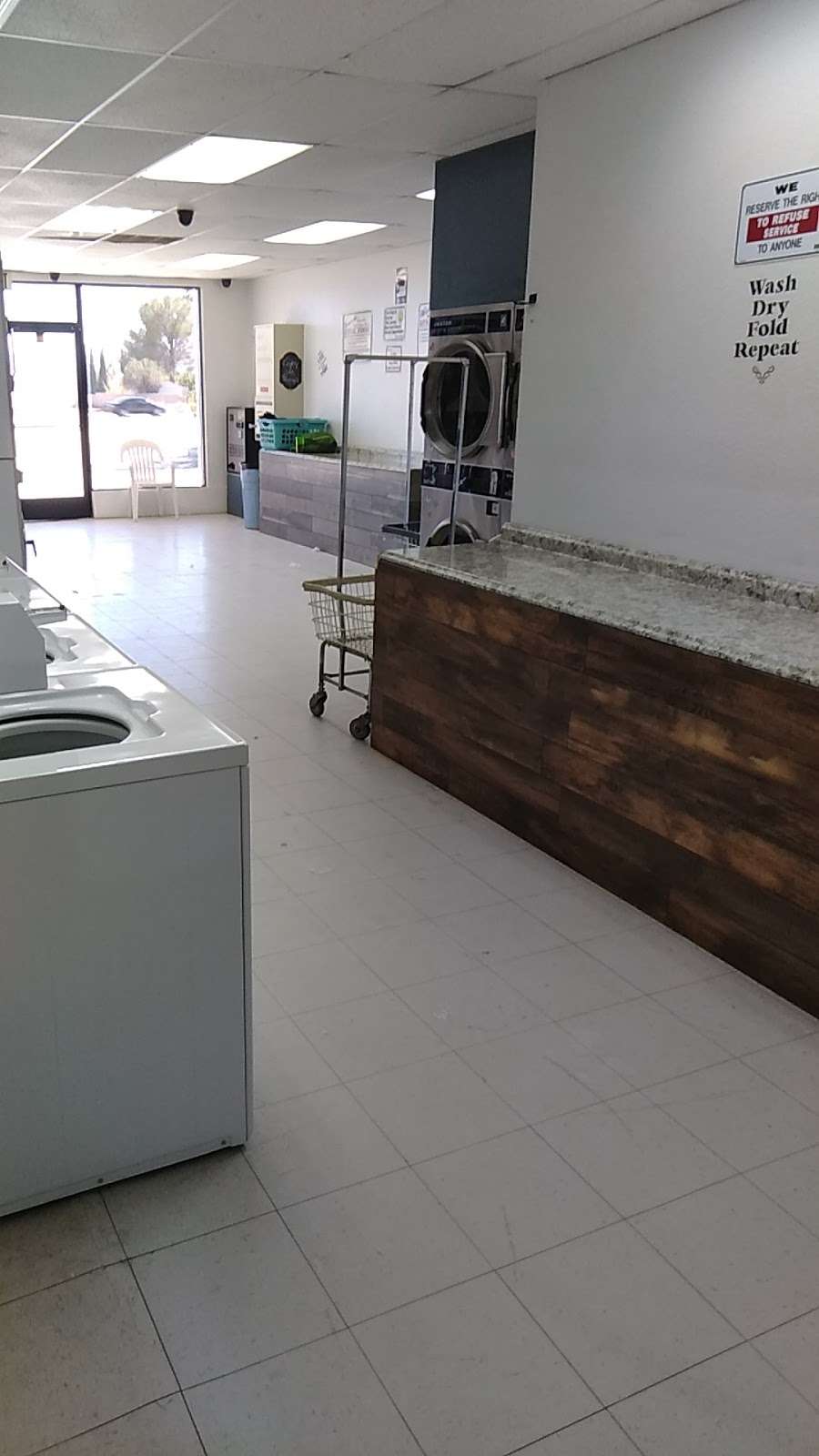 So Clean So Fresh Laundromat | 4401, suite 8, Rosamond, CA 93560, USA | Phone: (661) 886-9193