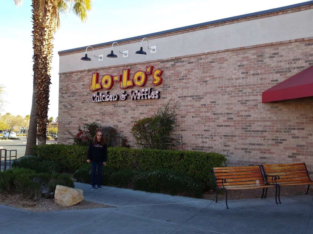 Lo-Los Chicken & Waffles | 2040 N Rainbow Blvd, Las Vegas, NV 89108, USA | Phone: (702) 483-4311