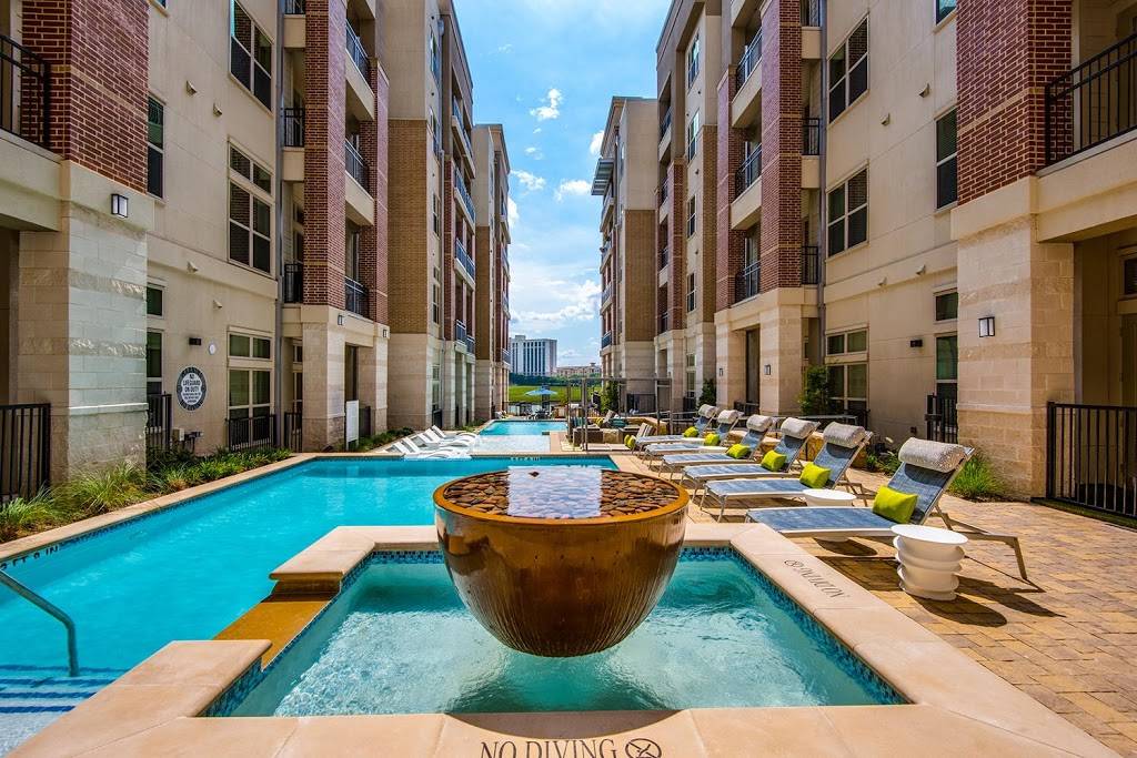 Eastshore on Lake Carolyn Apartments | 1100 Lake Carolyn Pkwy, Irving, TX 75039, USA | Phone: (972) 869-1100