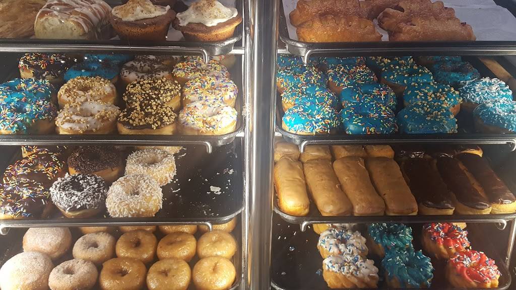 Winchells Donut House | 1695 W Pacific Coast Hwy, Long Beach, CA 90810, USA | Phone: (562) 437-8463