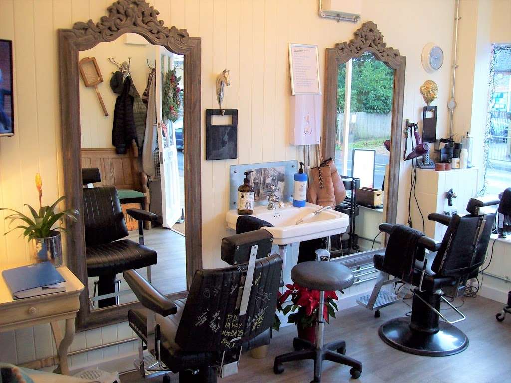 Otford Village Barbers | 44 High St, Otford, Sevenoaks TN14 5PQ, UK | Phone: 01959 523253